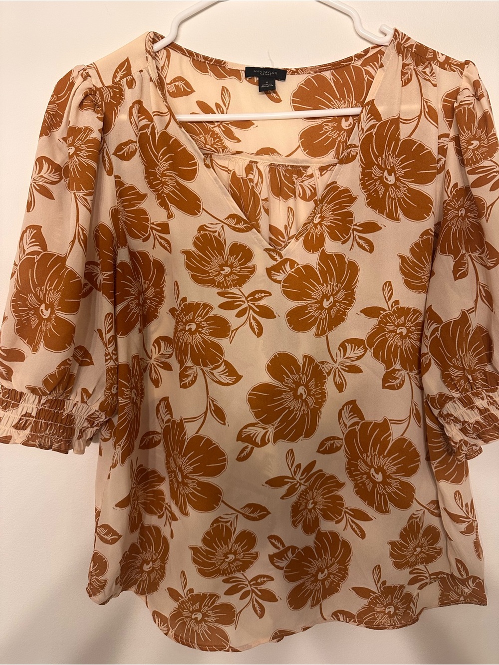 Ann Taylor Factory Women’s Medium Floral Blouse Rust Cream